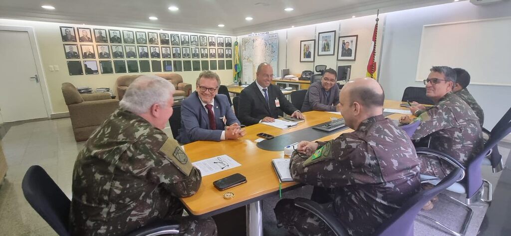 Mainardi se reúne com exército para tratar da obra da barragem