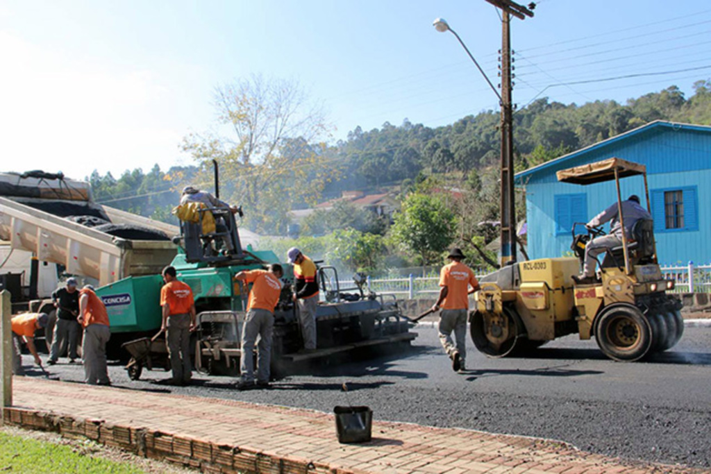 Trechos de ruas foram pavimentados