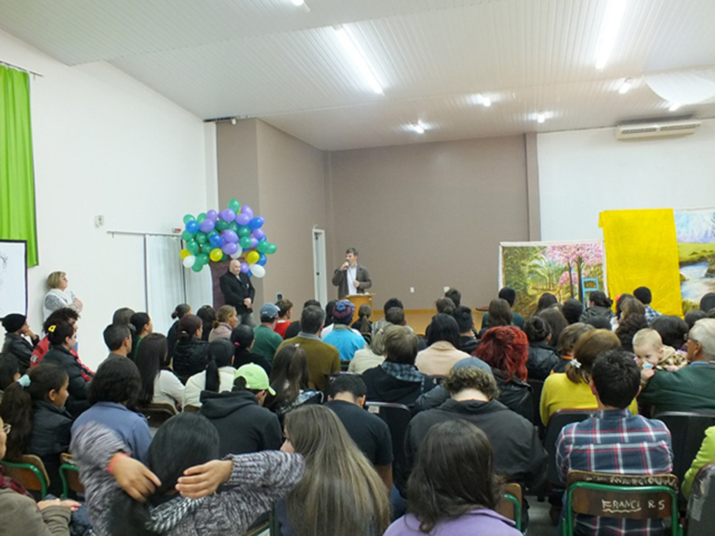 Emílio Garrastazu Médici realiza feira do livro em Campo Erê