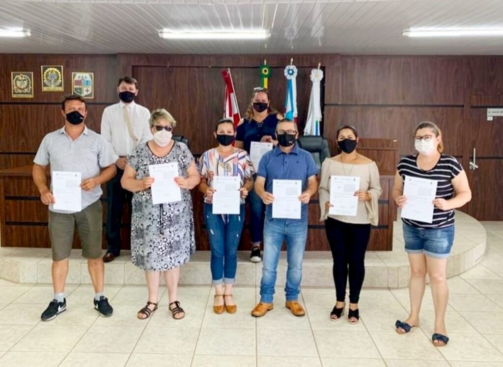 Divulgação - Vereadora Lucia e Associação de Moradores do bairro Pró Flor entregam Indicação em mãos do prefeito eleito em 17/12/20.