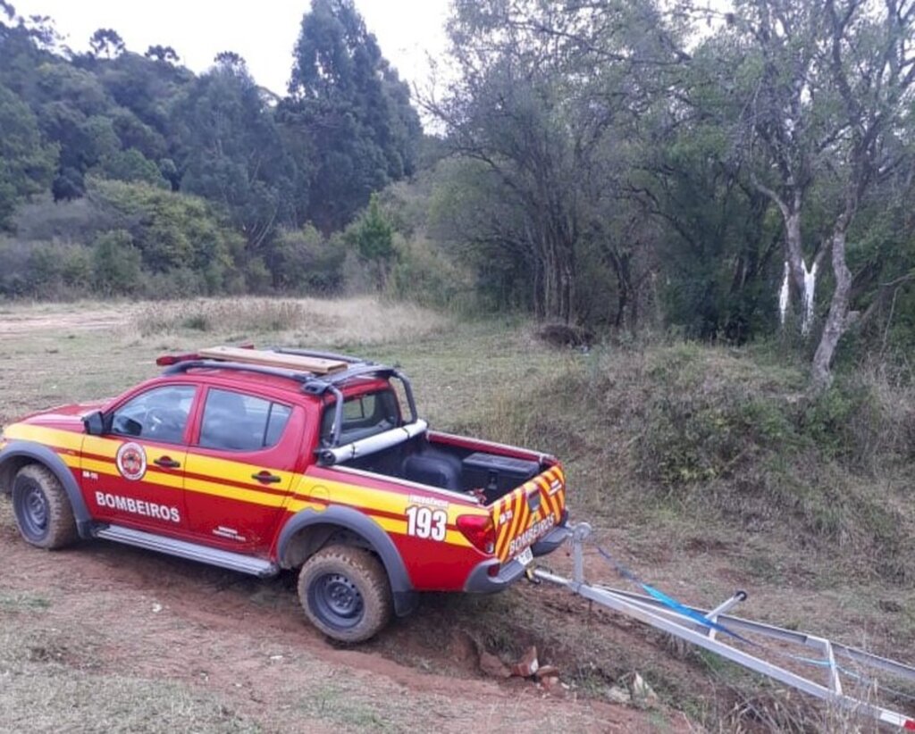 Bombeiros retomarão as buscas no Rio Canoas na tarde desta quinta-feira