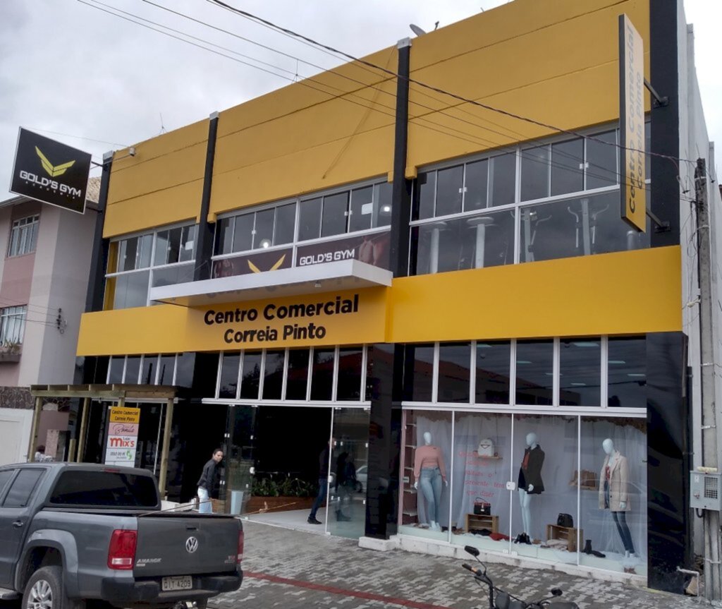 Centro Comercial Correia Pinto