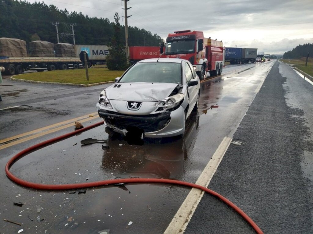 Acidente entre veículos próximo ao Motel Chalana