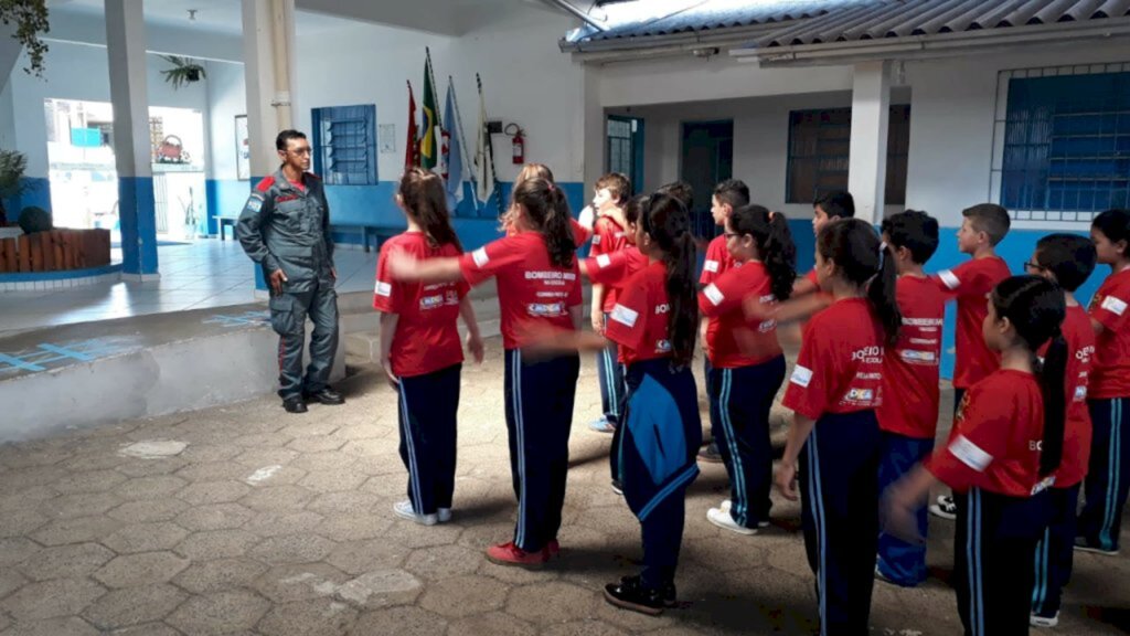 Projeto Bombeiro Mirim em Correia Pinto