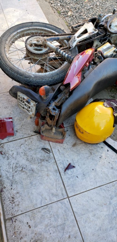 Colisão entre moto e carro no São João