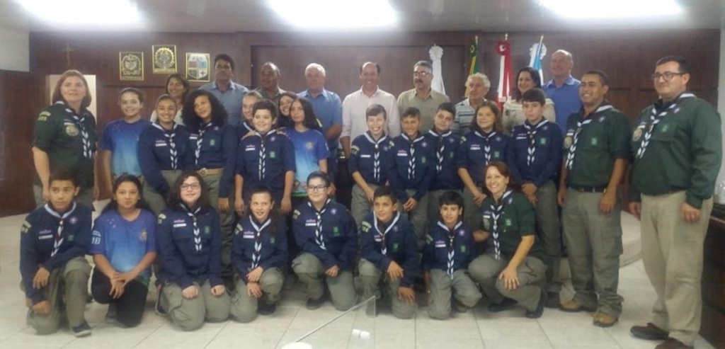 Sessão com a participação do grupo de Escoteiros na Câmara em Correia Pinto