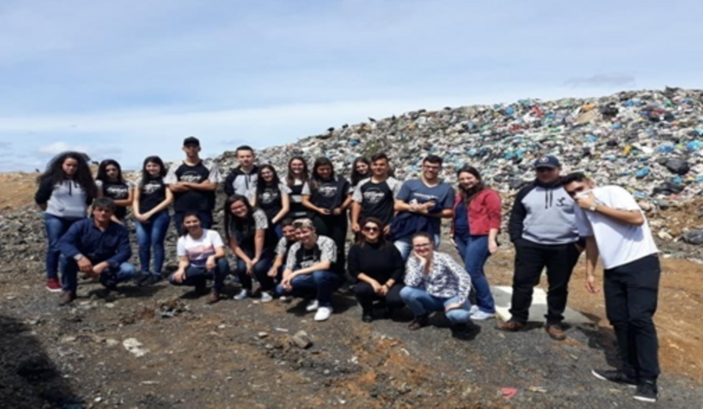 UNIPLAC REALIZA PROJETO PROJETO 'EDUCAÇÃO AMBIENTAL E O LIXO ORGÂNICO ZERO NA ESCOLA' na E.E.B.N.S.P