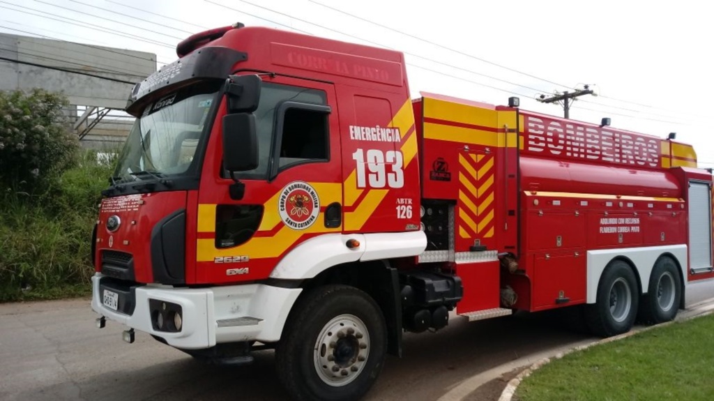 Acidente entre moto e automóvel na rótula norte em CP