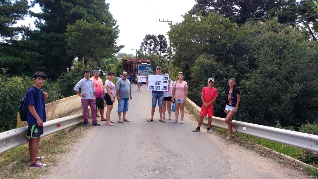 Manifestação na Ponte Canoas