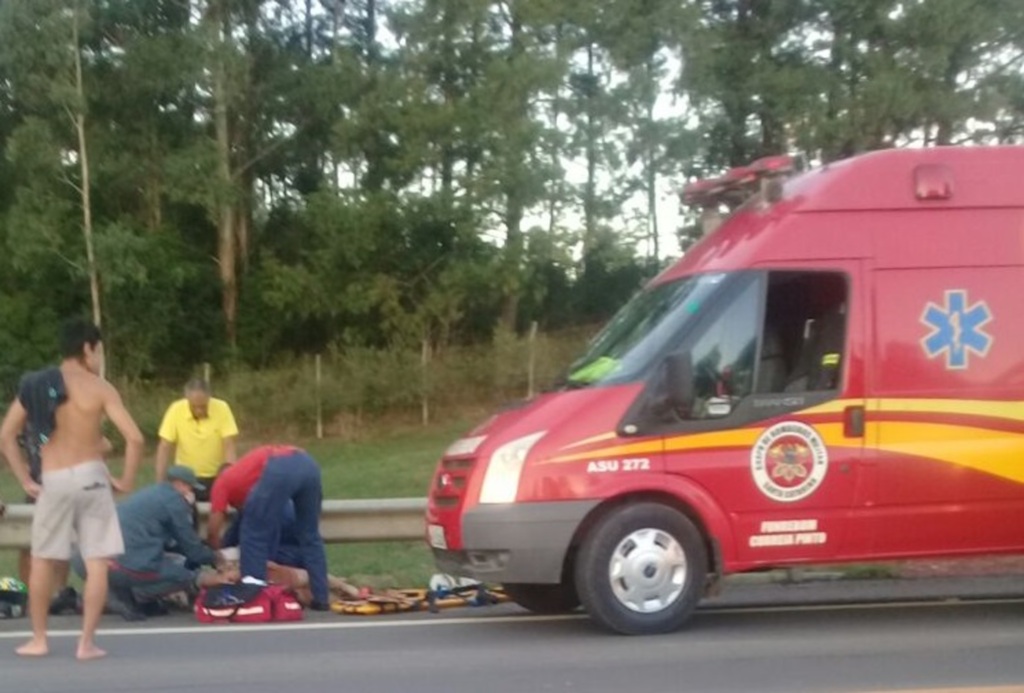 Colisão entre moto e carro na BR 116