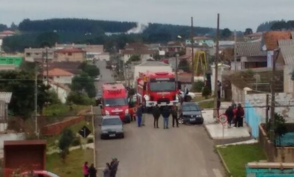 Gol bate em poste no São João