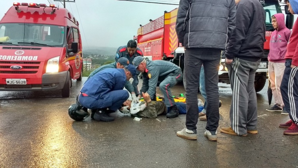 Motociclista ferido em acidente no São João