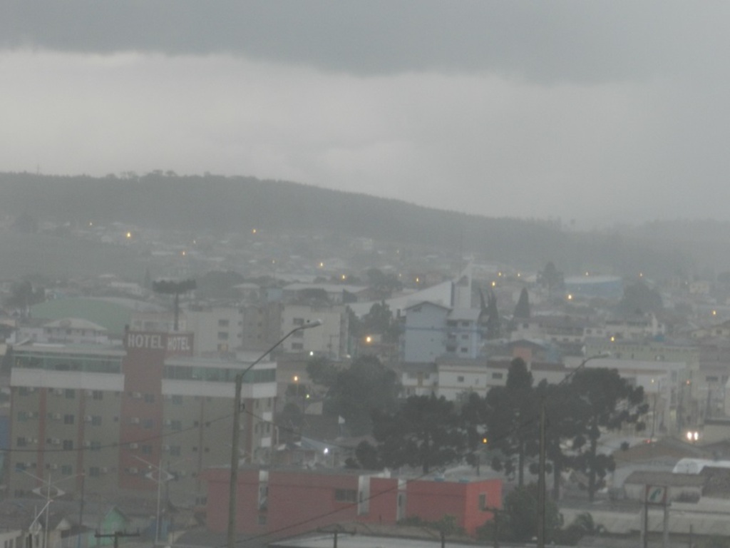 Previsão de chuva e descargas elétricas em Correia Pinto