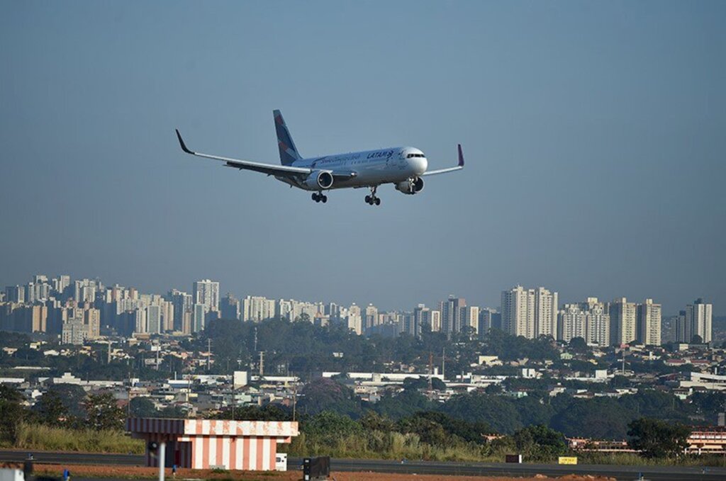 Com despacho gratuito de bagagem, MP da aviação civil segue para sanção  Fonte: Agência Senado