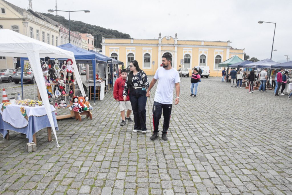 Aterro da Babitonga recebe o 'Viver São Chico' evento voltado à comunidade e visitantes