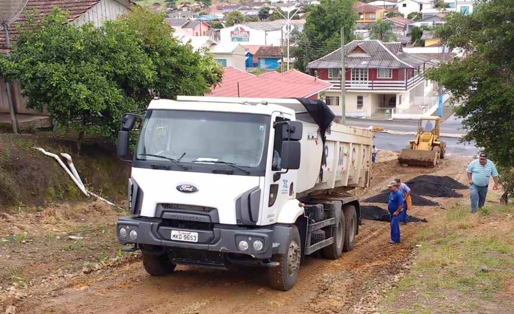 Seis ruas beneficiadas com material fresado