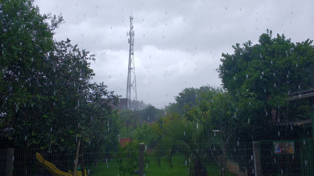 Sol e pancadas de chuva se alternam nesta terça-feira