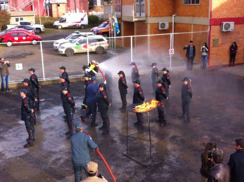 Formatura e passagem de comando Corpo de Bombeiros de Correia Pinto