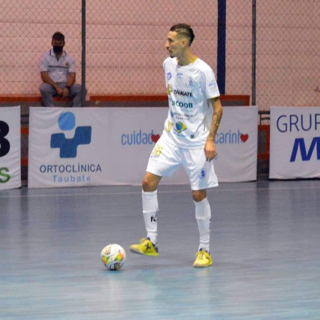 Cardelli acerta com o Futsal São Lourenço