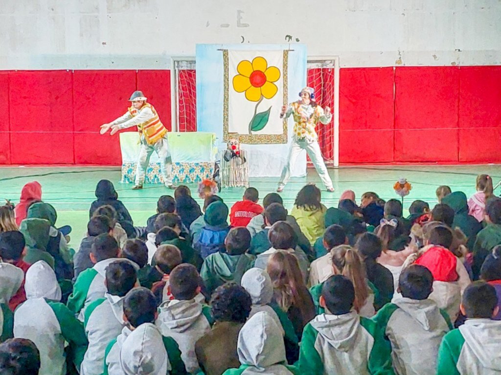 Prefeitura de Campo Belo realiza evento teatral para conscientizar sobre o Maio Laranja