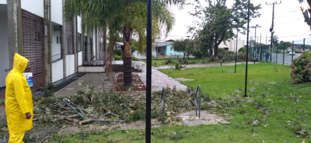 Temporal que atingiu comarca de Correia Pinto não reflete no atendimento às demandas