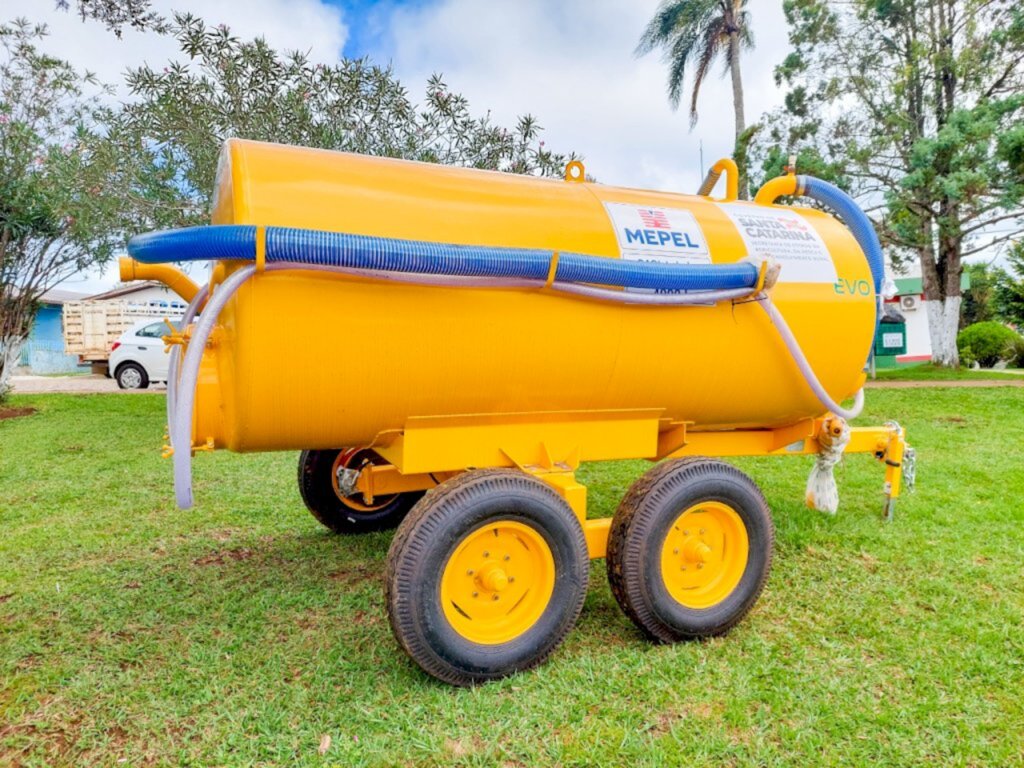 Campo Belo do Sul recebe distribuidor de água para uso na agricultura