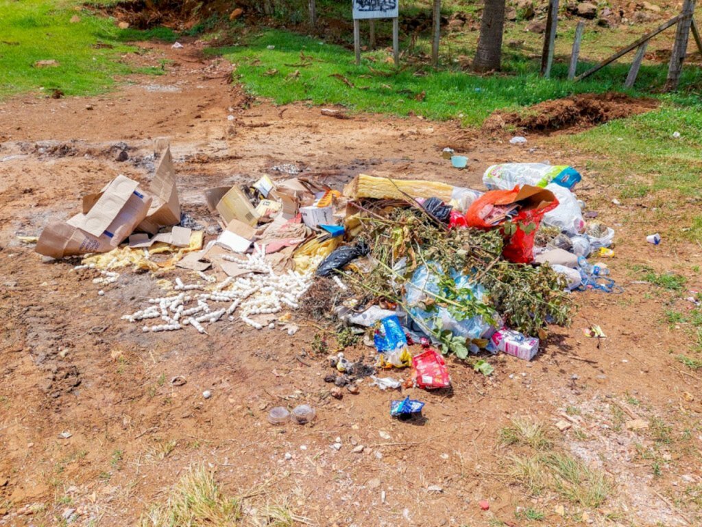 Prefeitura de Campo Belo do Sul alerta sobre descarte irregular de lixo