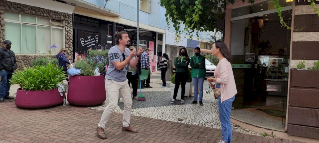 São Joaquim: Nas ruas, teatro retrata violência contra mulher