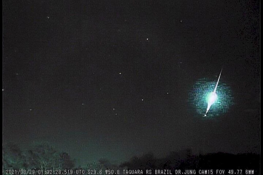 Meteoro explode no céu de cidade em Santa Catarina