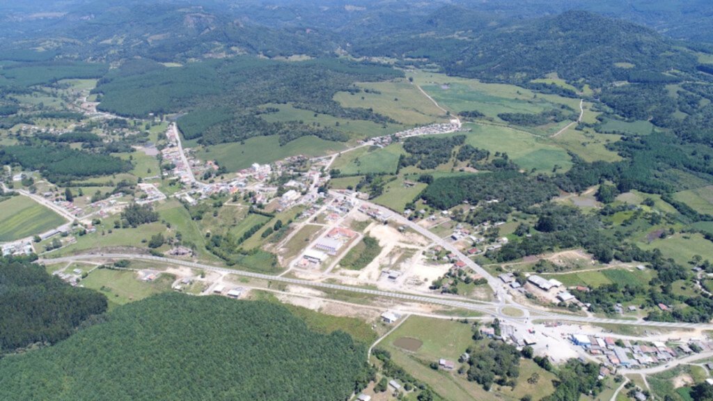  - Bocaina do Sul é cortada pela BR-282 e possui, segundo o IBGE, 3.488 habitantes