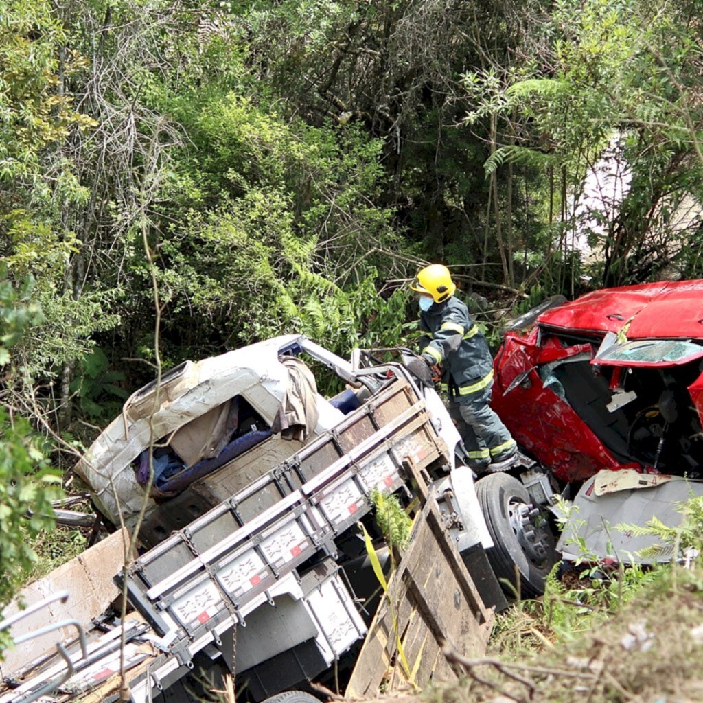 Acidente na BR-282, em São José do Cerrito, resulta na morte de três pessoas