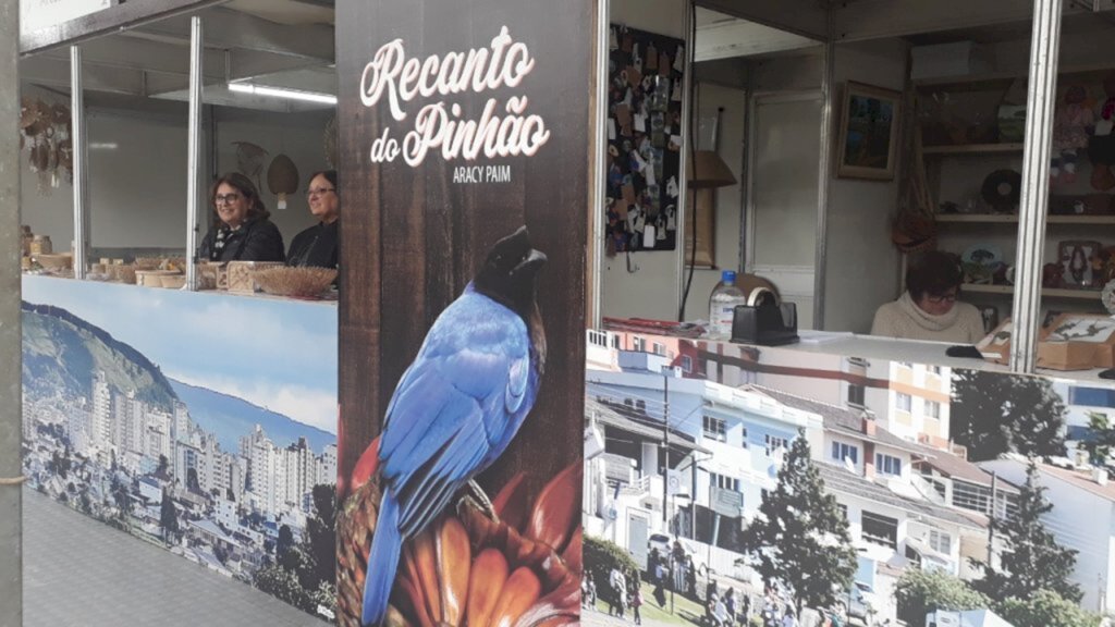 Recanto do Pinhão tem participação de associações de artesãos e escritores lageanos