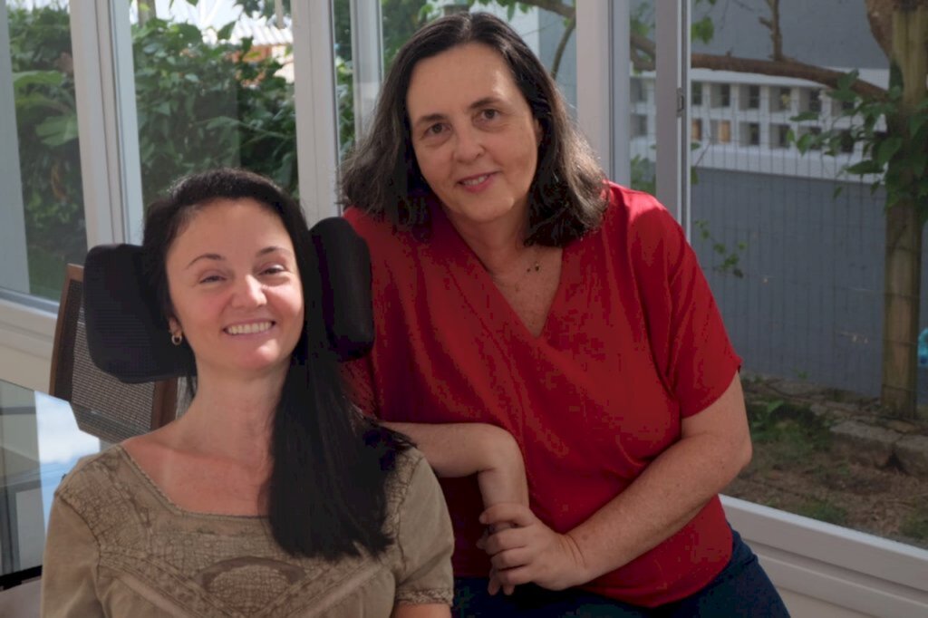 Livro de Viviane Bevilacqua narra experiências e desafios de lageana que ficou tetraplégica após  acidente