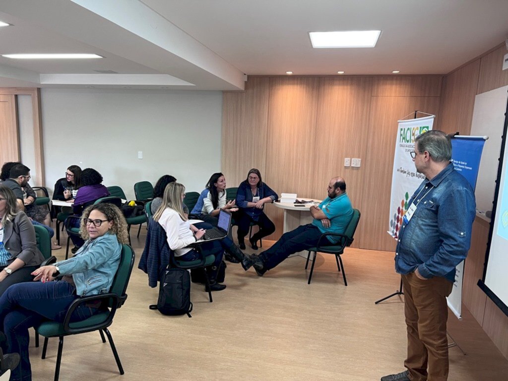 Coordenadores de núcleos da Serra Catarinense participam de workshop na ACIL