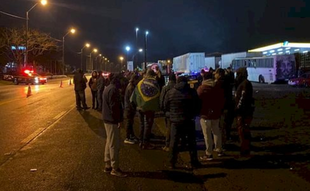 Caminhoneiros pretendem fazer paralisação parcial nas margens das BRs 282 e 116