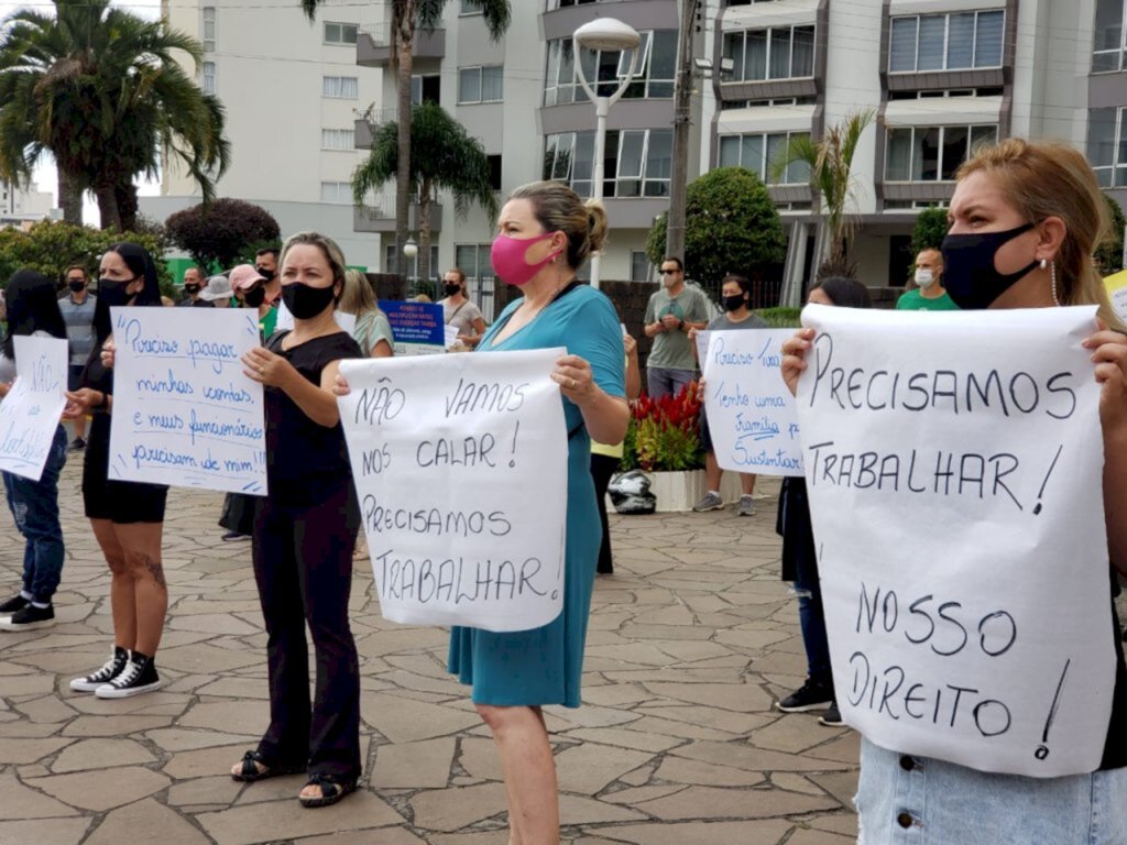 Marcela Ramos/CDL - Empresários realizaram manifestação na manhã de segunda-feira, em frente à prefeitura