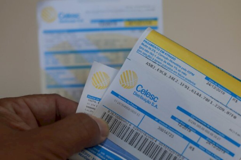 Clientes da Celesc podem parcelar faturas em atraso no cartão de crédito