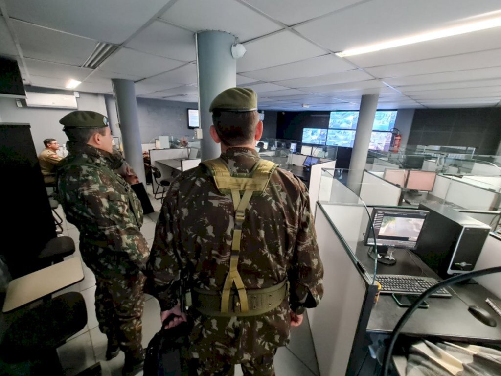 2º Comando Regional de Polícia Militar recebe visita do Exército Brasileiro