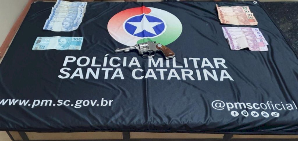 Autores de roubos no Bairro Coral, com mais de 25 boletins de ocorrência, foram presos pela Polícia Militar