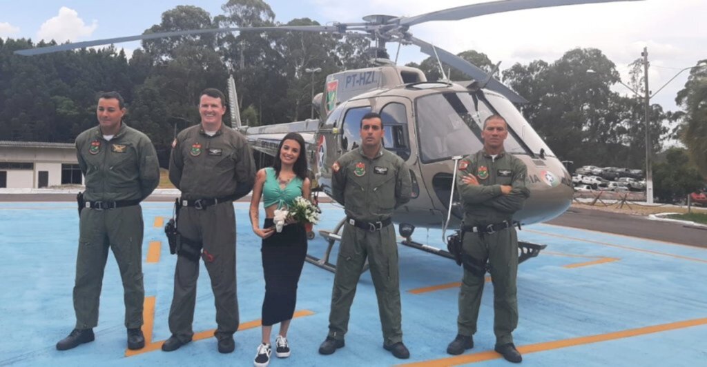 Guarnição do Águia 04 reencontra jovem sobrevivente de resgate