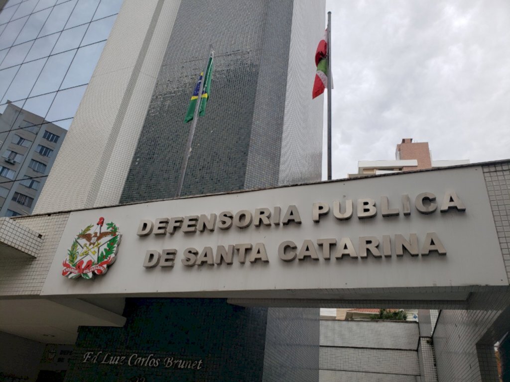 Defensores de SC  estão em campanha para ampliação do atendimento