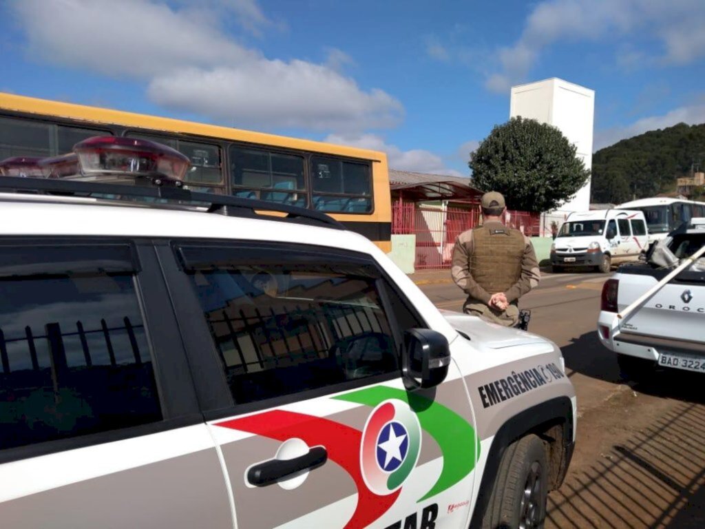 6º Batalhão de Polícia Militar realiza Operação Escola Segura