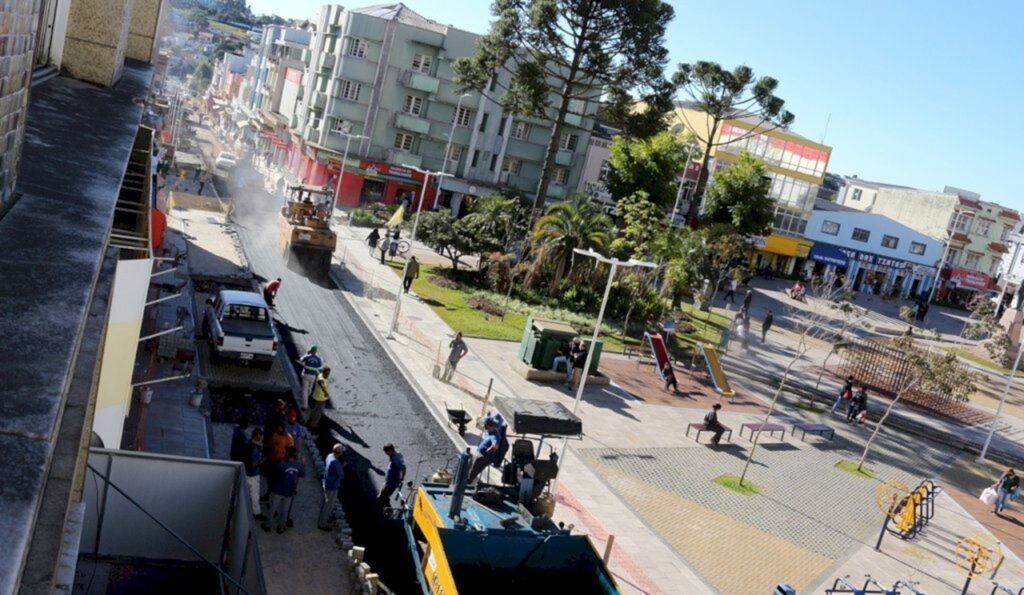 Rua Coronel Córdova ganha nova pavimentação