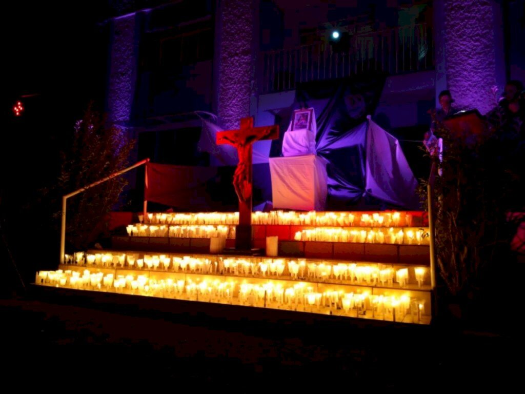 Paróquia do Navio reza Via Sacra e homenageia vítimas da Covid