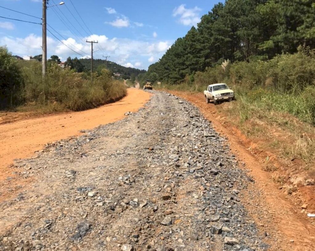 Prefeitura de Lages realiza manutenção da antiga BR-2