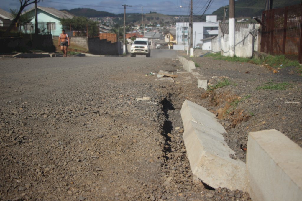 Obra inacabada gera transtornos à população