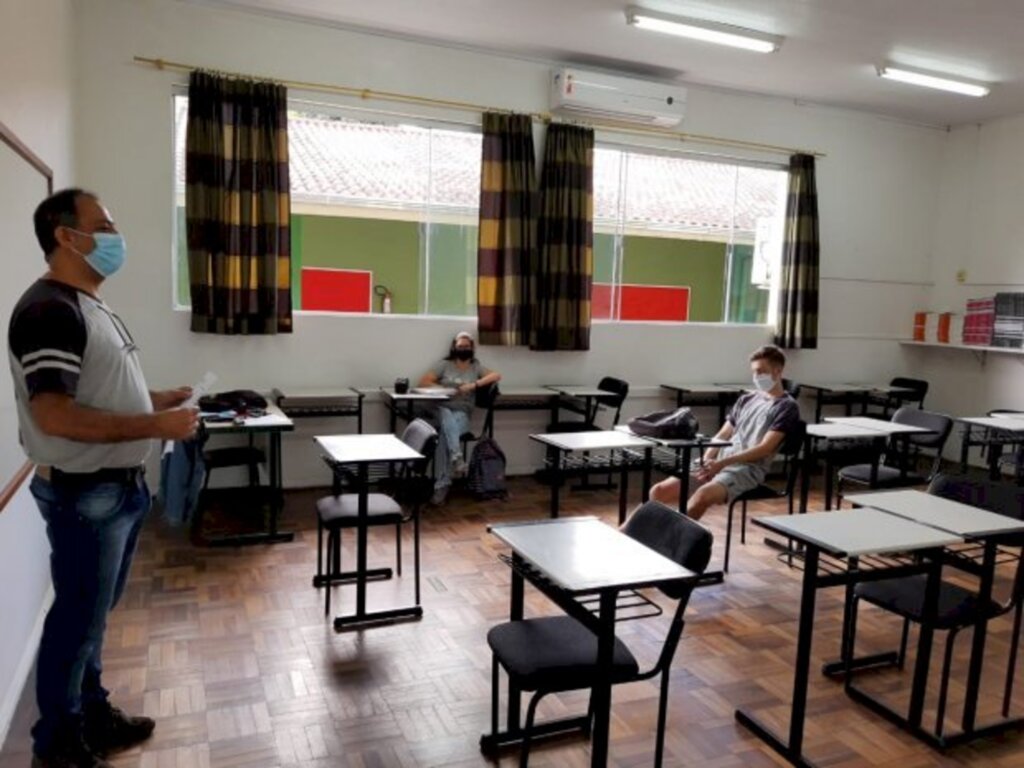 Estado publica decreto que regulamenta volta das aulas presenciais em Santa Catarina