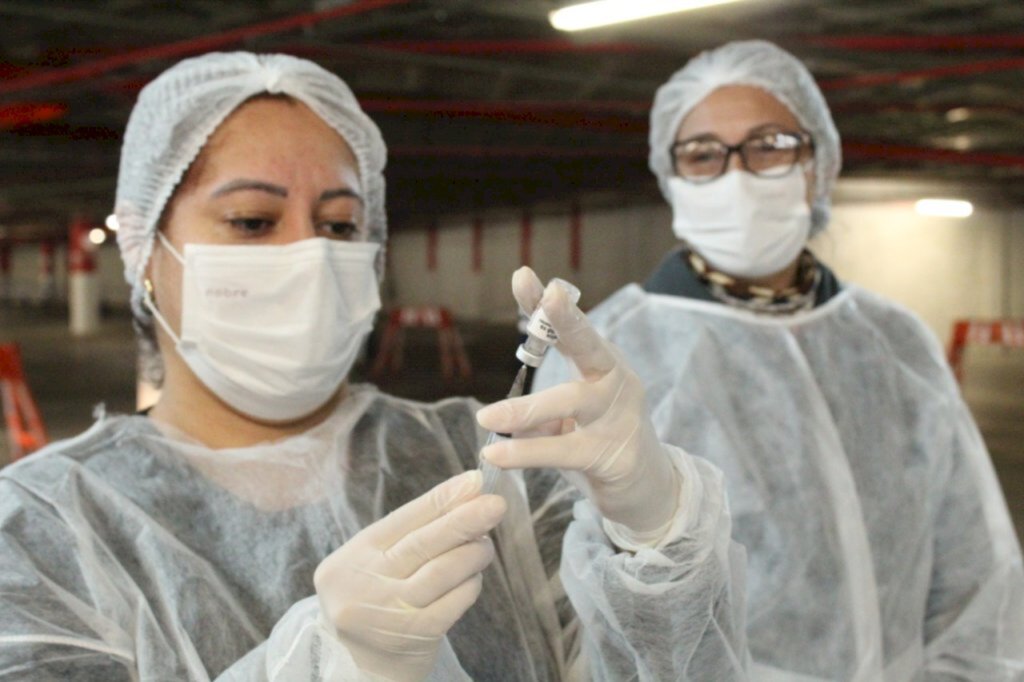 Liberada, a partir de quinta-feira, a aplicação de dose de reforço em profissionais da saúde