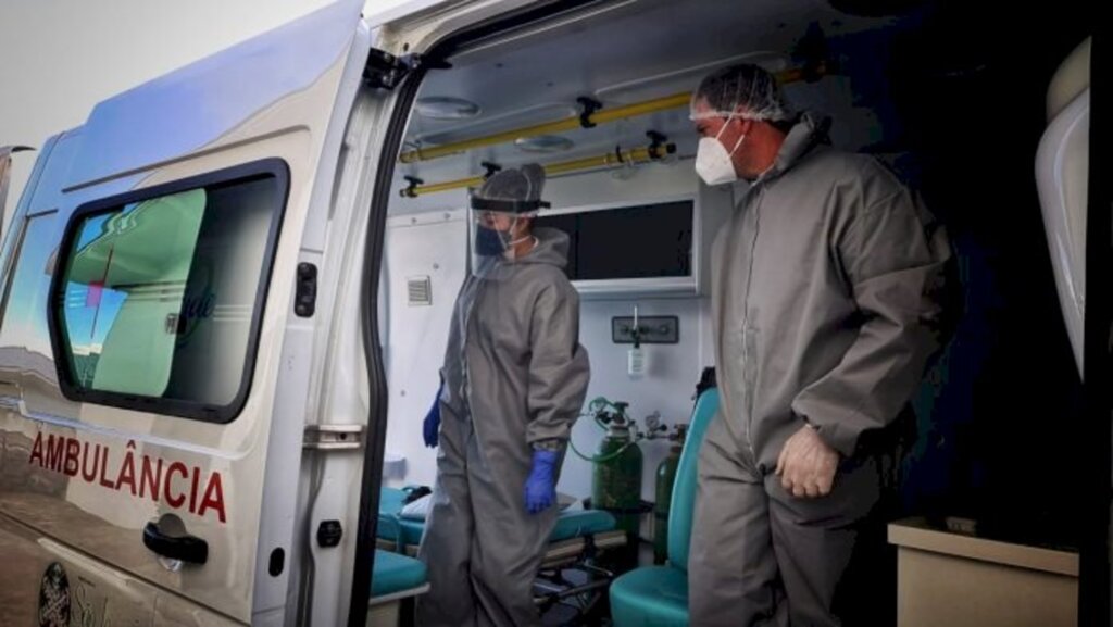 São Joaquim Online - Durante todo o dia, ambulâncias levaram pacientes ao hospital de São Joaquim