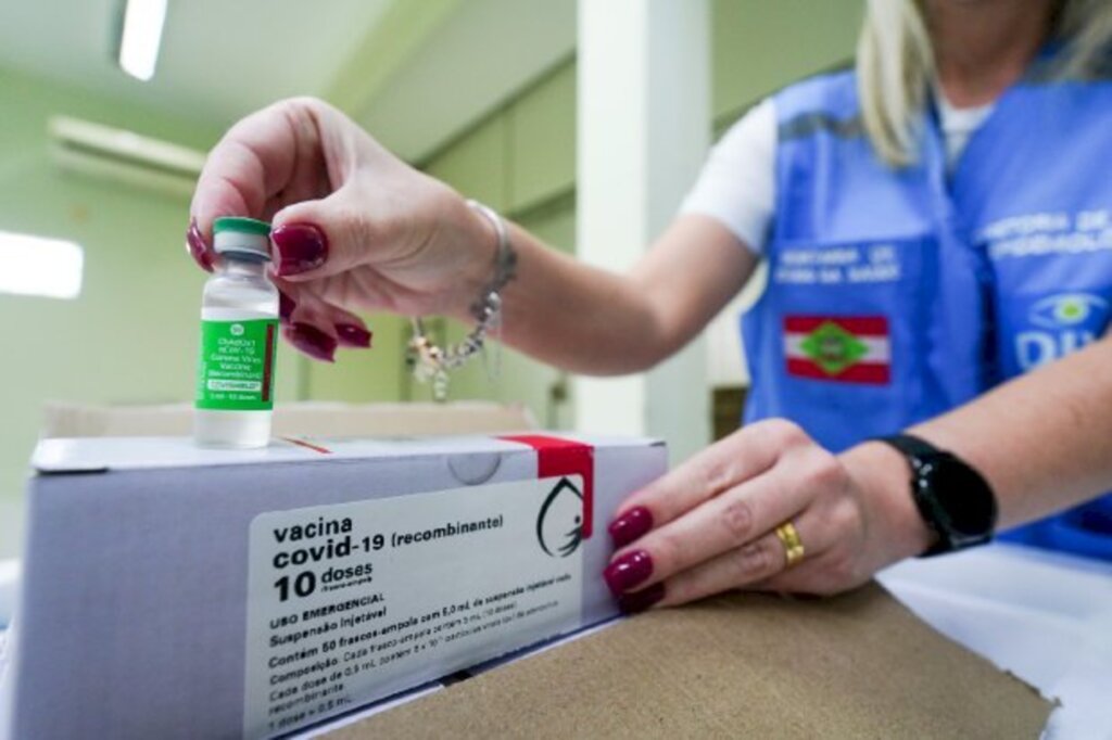 Distribuição das doses da vacina de Oxford começa na segunda-feira em Santa Catarina